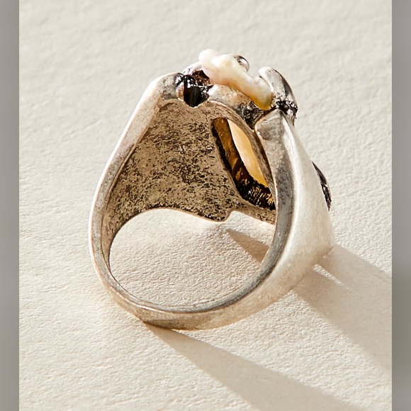 Free people Clasped Pearl Ring - Picture 4 of 16